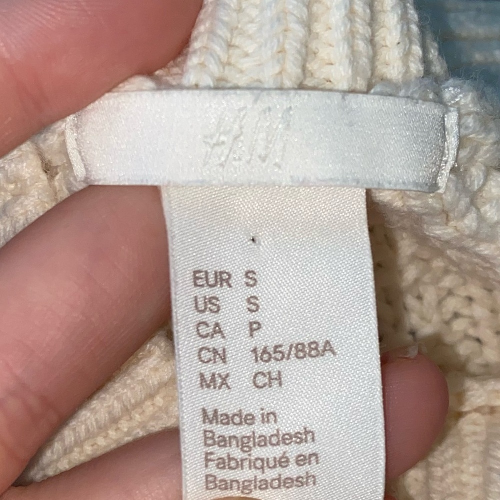 H&M Sweater - Picture 6 of 6